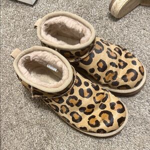 Leopard uggs